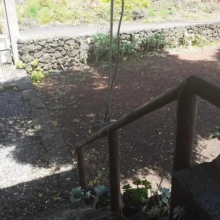 Adega Do Pesqueiro Alto * Lajes do Pico